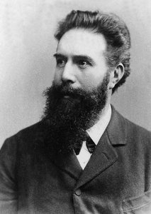 Wilhelm Conrad Röntgen tekijältä Unknown photographer
