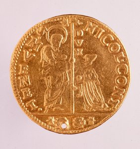 Kultainen kolikko (zecchino tai paljetti) Venetsian tasavallasta: Doge Nicolo Contarinin hallituskausi (1630-1631). Halkaisija 3,4 cm Rooma, kansallinen termimuseo