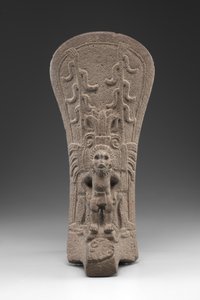 Palma, jossa maissijumala vastaanottaa ihmisuhrin, 250-950 väliltä (basaltti).
