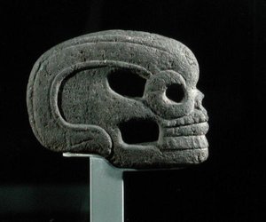 Votive Ax Head, myöhäisklassinen aika (kivi)