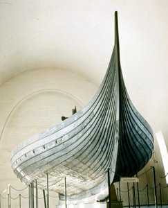 Viikinkilaiva (drakkar) Gokstadista Oslon läheltä. Oslo Bygdoy -museo, Norja.