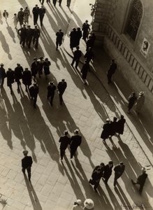 Ilmakuva ruuhkaisesta kadusta, noin 1938 (s/w-kuva). tekijältä Vincenzo Balocchi
