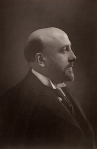 ""Alexander Campbell Mackenzie (1847-1935) skotlantilainen säveltäjä ja kapellimestari. Lontoon Royal Academy of Musicin rehtori (1887-1924). (woodburytyyppi)