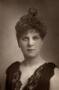 "" Jessie Millward (rouva John Glendinning) englantilainen näyttelijä. Henry Irvingin teatteriryhmän jäsen. (woodburytyyppi) tekijältä W. and D. (after) Downey
