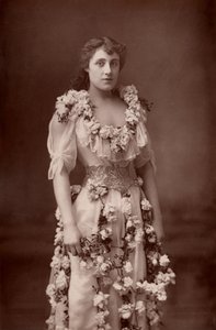 ""Julia Neilson (1868-1957) englantilainen näyttelijä. (woodburytype) tekijältä W. and D. (after) Downey