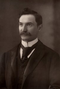 ""Solomon Joseph Solomon (1860-1927) englantilainen muotokuva- ja seinämaalari. Ensimmäisessä maailmansodassa hän esitteli naamioinnin käytön Britannian armeijassa. (woodburytyyppi)
