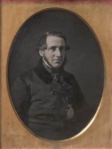 Keski-ikäinen mies, jolla on leukahihnaparta, käsin työnnetty nappitakki, 1840-50-luku tekijältä W. and F. Langenheim