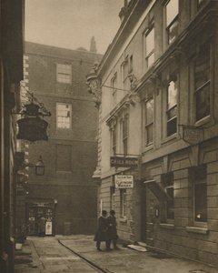 Devereux Courtissa, täynnä 1800-luvun yhdistyksiä, n. 1935.