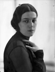 Muotokuva Anita Pittonista, noin 1940 (s/w-kuva).