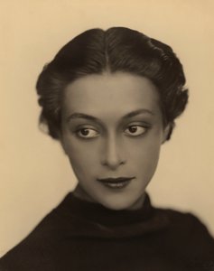 Muotokuva nuoresta naisesta, Trieste, n.1928 (gelatiinihopeakuvio)