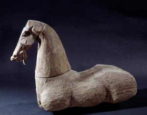 Kiinalainen taide: Puuhevonen. Veistos Han-kaudelta ennen. Pariisi, Musee Cernuschi