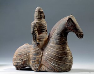 Kiinalainen taide: haarniskan hevosmiehen patsas (206 eKr.-220 jKr.), Han-kausi. Pariisin Cernuschin museo