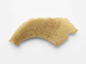 Riipus linnun muodossa, yksi parista, n. 1050 - n. 950 eKr. (jade, nefriitti)