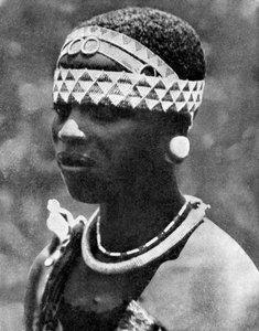 Angoni-päällikön vaimo, Mosambik, Afrikka, 1936.