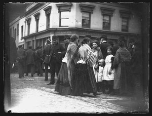 Custom House Streetin ja Bute Streetin kulma, Cardiff, 1892.