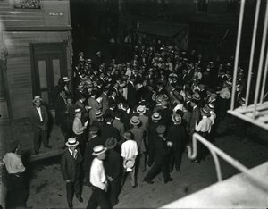 Evankelistakomitea Pell Streetillä, 6. elokuuta 1916 tekijältä William Davis Hassler