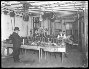 Kuudennen kerroksen työpaja, Geyser Electric Water Heater Company, 42 Hudson Street, New York City, 31. joulukuuta 1914 tekijältä William Davis Hassler