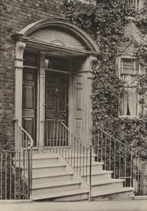 Doorway, High Street, Lewes, Sussex (m/w kuva) tekijältä William Galsworthy Davie