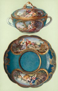 Ecuelle ja jalusta, Sevres, turkoosi-sininen, Boucherin jälkeiset paneelit (väri litho) tekijältä William Gibb