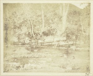 Vuoristojoki, joka virtaa Dounen linnan juurella tekijältä William Henry Fox Talbot
