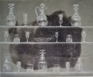 Lasiesineitä, valokuva, Pencil of Nature, 1844 tekijältä William Henry Fox Talbot