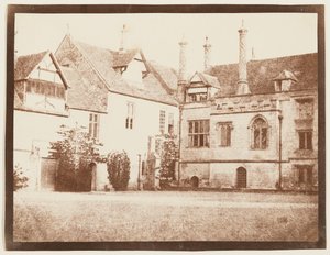 [Pohjoisen sisäpihan kaakkoiskulma, Lacock Abbey] tekijältä William Henry Fox Talbot