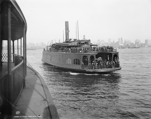Lautta, New York, n. 1900 (b/w kuva)