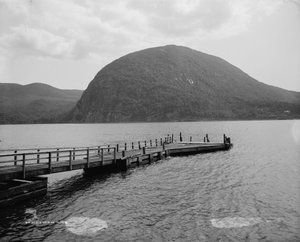 Storm King Mountain, New York, n. 1880-1897 tekijältä William Henry Jackson