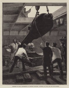HMS Northamptonin aseistus Chathamin telakalla, 18 tonnin aseen laskeminen akkuun