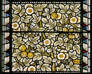 Kirkcaldy Old Kirk, Morris & Co., William Morris, Wild Roses & Hazelnuts, 1886 tekijältä William Morris
