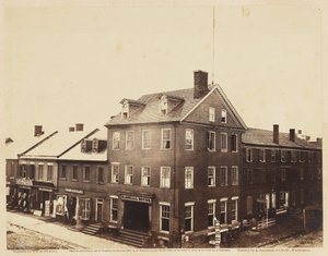 Marshall House, Alexandria, Virginia, elokuu 1862 (albumiiniprintti kiinnitetty kudospaperille) tekijältä William Redish Pywell