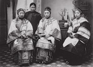 Kiinan naiset, n. 1880 (albumiprintti)