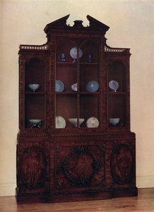 Mahoninen lasietuinen kotelo, c1760 tekijältä William Vile