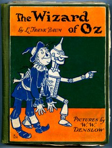 The Wonderful Wizard of Oz - The Wizard of Oz: Denslowin, William Wallacen (1856-1915) kuvittaman vanhan painoksen kansi (1905-1920) Frank Baumin kirjasta (1856-1919) - variksenpelätin ja metsämies tinassa - yksityinen kokoelma - tekijältä William Wallace Denslow