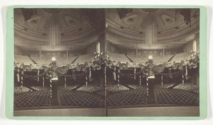 Nimetön [USA:n lipuilla koristeltu auditorio], 1800-luvun loppu. tekijältä Wright and Hartwell
