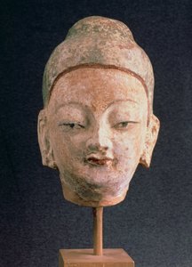Buddhan patsaan pää, Bezeklikistä, 9.-10. vuosisadalla (maalattua savea)