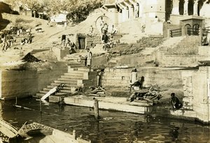 Polttohautaus Gangesissa tekijältä Hippolyte Lalaise Devéria
