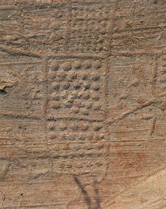 Italia, Lombardian alue, Valcamonica, Capo di Ponte, Brescian maakunta, Seradina-Bedolinan arkeologinen puisto, Kamunian esihistoriallinen kalliokaiverrus, Rock 1, topografinen koostumus, joka tunnetaan nimellä "Bedolinan kartta"