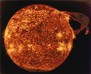 Suuri auringonpurkaus nähdään äärimmäisessä ultraviolettivalossa tekijältä Henry Charles Fehr