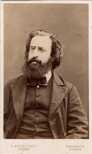 Pariisin kommuuni (1871): Theophile Ferren (1846-1871) kommuunin jäsenen muotokuva. Valokuvaus Apert. Mitat 10,5x6,3 cm tekijältä Frederick (attr. to) Barnard