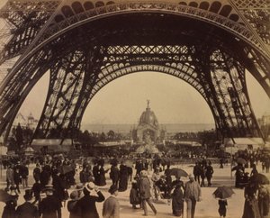 Eiffel-tornin tukikohta, Pariisin näyttely tekijältä . .