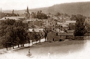 Saint-Bonnet-le-Froidin kylä 1900-luvun alussa (postikortti) tekijältä . .