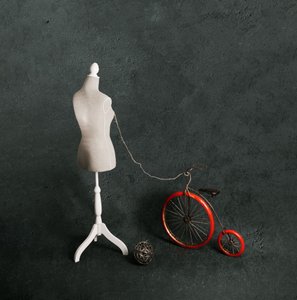 Mannequin Red -polkupyörä tekijältä chenyi wang