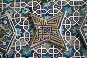Monivärinen laattakoristelu, Jameh-moskeija (perjantain moskeija) (Unescon maailmanperintöluettelo, 2012), Isfahan (Esfahan), Iran tekijältä Theodore Charles Ange Coquelin