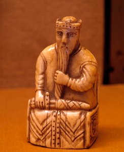King Shakkinappula mursun norsunluusta. Norjasta. Aurinko. 0,087 x 0,033 m. 12. vuosisadalla. Louvre-museo, Pariisi