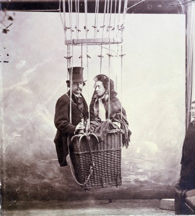 Valokuvaus valokuvaajasta ja aerostatin lentäjästä Felix Tournachon dit Nadarista (1820-1910) ja hänen vaimostaan poseeraamassa ilmapallokorissa tekijältä Nadar