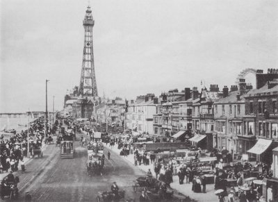 Central Promenade, Blackpool (s/w valokuva) tekijältä (after) English photographer