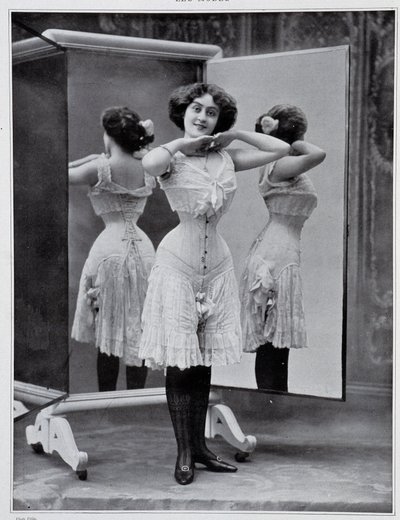 Malli esittelee Thylda-korsettia, kuva Félix - elokuvassa "" Les Modes", joulukuu 1907. tekijältä (after) Felix Studio