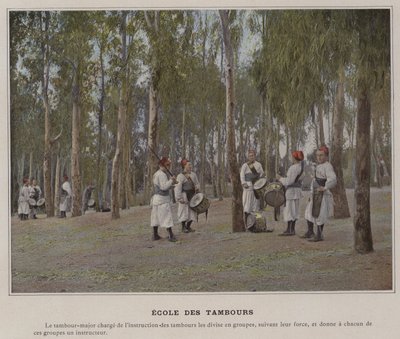 Rumpukoulu (värillinen kuva) tekijältä (after) French Photographer