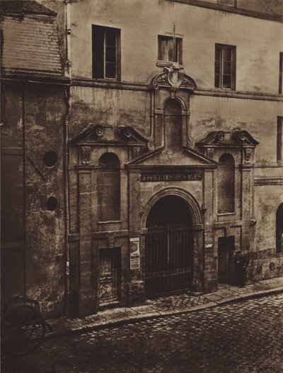 Sisäänkäynti Hospice des Menages rue de Sevresiin vuonna 1868 (m/v kuva) tekijältä (after) French Photographer